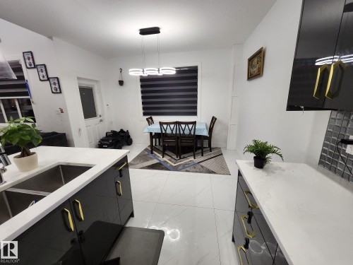 5306 Rue Eaglemont, Beaumont, AB - Indoor Photo Showing Kitchen