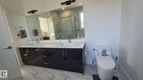 5306 Rue Eaglemont, Beaumont, AB - Indoor Photo Showing Bathroom