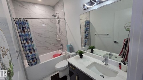 5306 Rue Eaglemont, Beaumont, AB - Indoor Photo Showing Bathroom