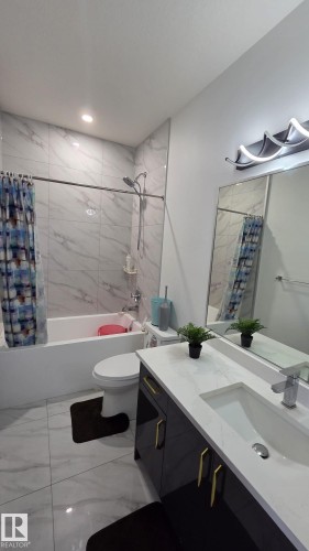 5306 Rue Eaglemont, Beaumont, AB - Indoor Photo Showing Bathroom