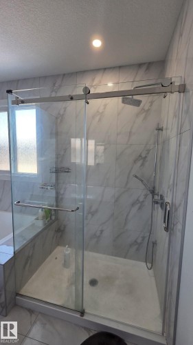 5306 Rue Eaglemont, Beaumont, AB - Indoor Photo Showing Bathroom