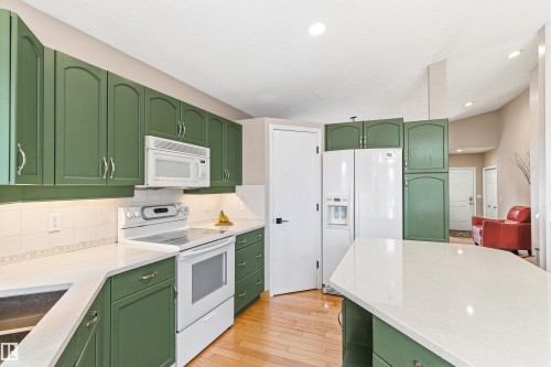 10 Harmony Place, St. Albert, AB - Indoor Photo Showing Kitchen