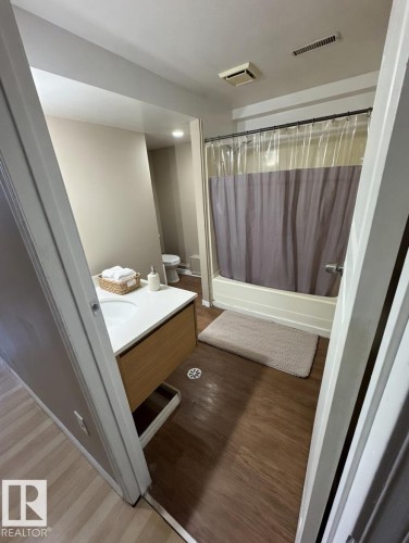 6333 11 Avenue, Edmonton, AB - Indoor Photo Showing Other Room