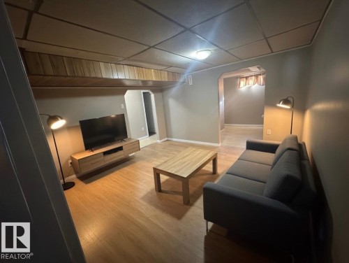 6333 11 Avenue, Edmonton, AB - Indoor