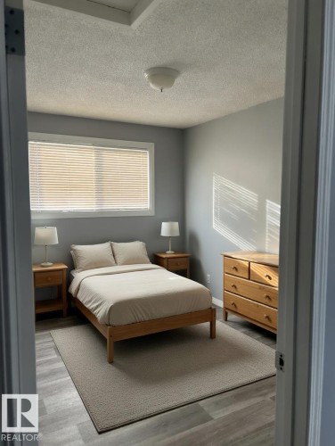 6333 11 Avenue, Edmonton, AB - Indoor Photo Showing Bedroom