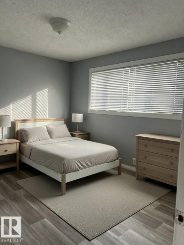 6333 11 Avenue, Edmonton, AB - Indoor Photo Showing Bedroom