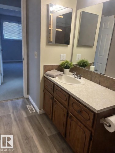 6333 11 Avenue, Edmonton, AB - Indoor Photo Showing Bathroom