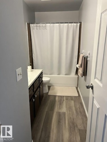 6333 11 Avenue, Edmonton, AB - Indoor Photo Showing Bathroom