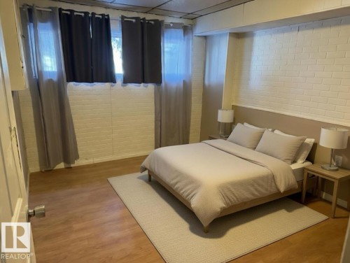 6333 11 Avenue, Edmonton, AB - Indoor Photo Showing Bedroom