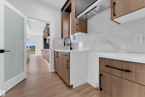 176 Caledon Crescent, Spruce Grove, AB - Indoor Photo Showing Kitchen