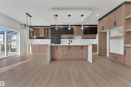 176 Caledon Crescent, Spruce Grove, AB - Indoor Photo Showing Kitchen