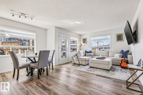 147 1520 Hammond Gate Gate, Edmonton, AB - Indoor Photo Showing Living Room