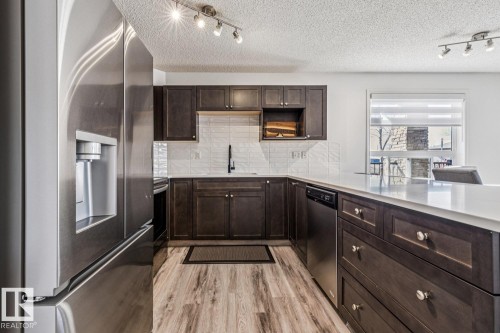 147 1520 Hammond Gate Gate, Edmonton, AB - Indoor Photo Showing Kitchen With Upgraded Kitchen
