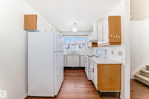 12054 25 Avenue, Edmonton, AB - Indoor Photo Showing Kitchen