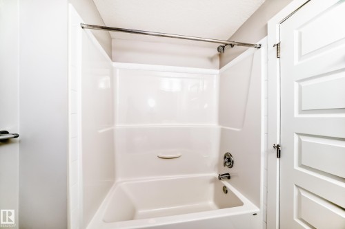 711 5151 Windermere Boulevard, Edmonton, AB - Indoor Photo Showing Bathroom