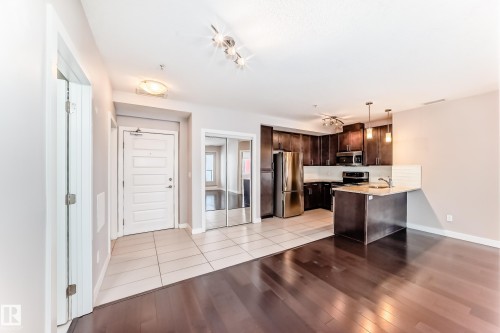 711 5151 Windermere Boulevard, Edmonton, AB - Indoor Photo Showing Kitchen