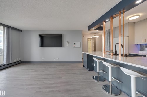 409 10883 Saskatchewan Drive, Edmonton, AB - Indoor Photo Showing Kitchen