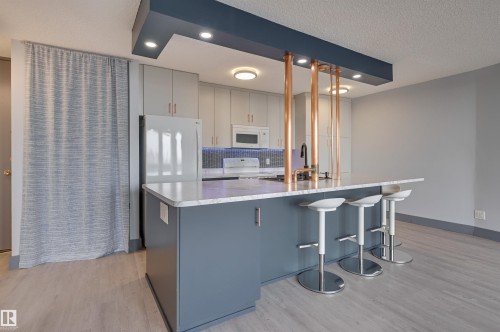 409 10883 Saskatchewan Drive, Edmonton, AB - Indoor Photo Showing Kitchen