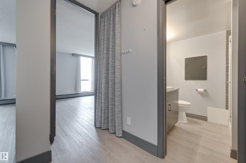 409 10883 Saskatchewan Drive, Edmonton, AB - Indoor Photo Showing Bathroom
