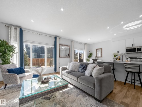 5546 Kootook Road, Edmonton, AB - Indoor Photo Showing Living Room