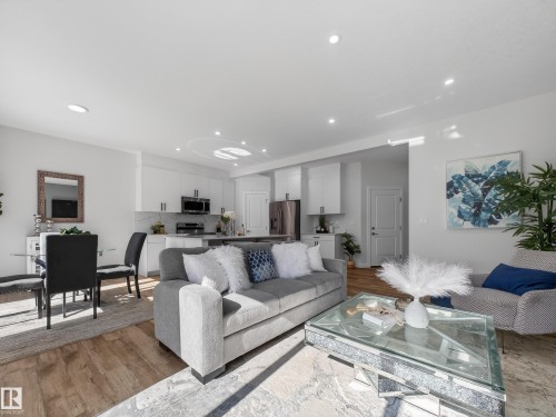 5546 Kootook Road, Edmonton, AB - Indoor Photo Showing Living Room