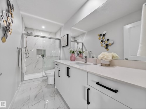 5546 Kootook Road, Edmonton, AB - Indoor Photo Showing Bathroom