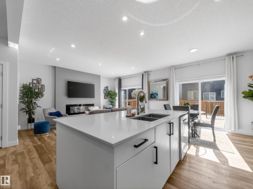 5546 Kootook Road, Edmonton, AB - Indoor Photo Showing Kitchen With Double Sink With Upgraded Kitchen