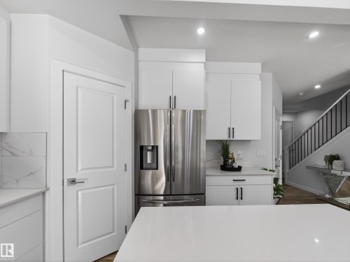 5546 Kootook Road, Edmonton, AB - Indoor Photo Showing Kitchen With Upgraded Kitchen