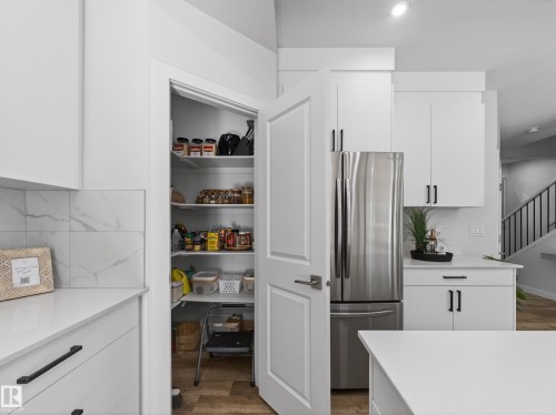 5546 Kootook Road, Edmonton, AB - Indoor Photo Showing Kitchen
