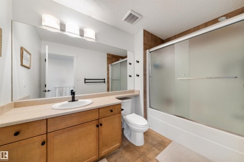 1322 Malone Place, Edmonton, AB - Indoor Photo Showing Bathroom