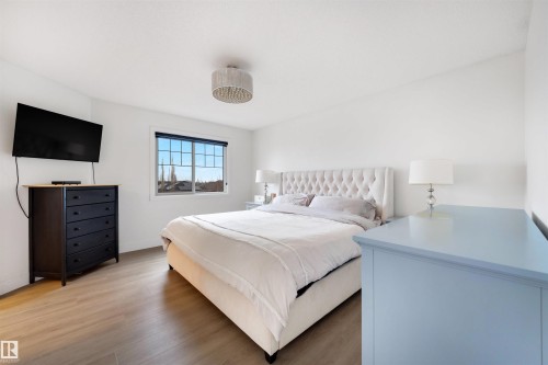 1322 Malone Place, Edmonton, AB - Indoor Photo Showing Bedroom