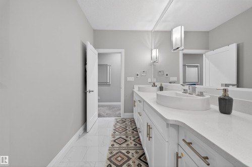9037 24 Avenue, Edmonton, AB - Indoor Photo Showing Bathroom