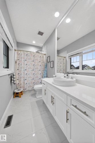 9037 24 Avenue, Edmonton, AB - Indoor Photo Showing Bathroom