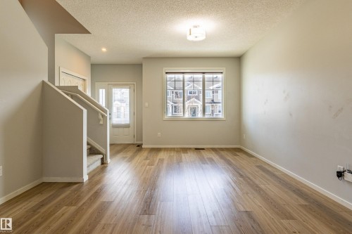 210 Desrochers Boulevard, Edmonton, AB - Indoor Photo Showing Other Room