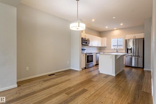 210 Desrochers Boulevard, Edmonton, AB - Indoor Photo Showing Kitchen