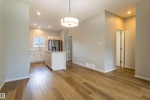 210 Desrochers Boulevard, Edmonton, AB - Indoor Photo Showing Kitchen