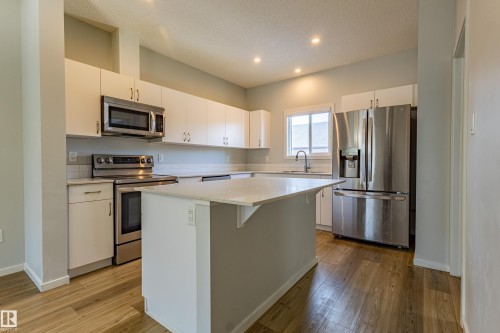 210 Desrochers Boulevard, Edmonton, AB - Indoor Photo Showing Kitchen