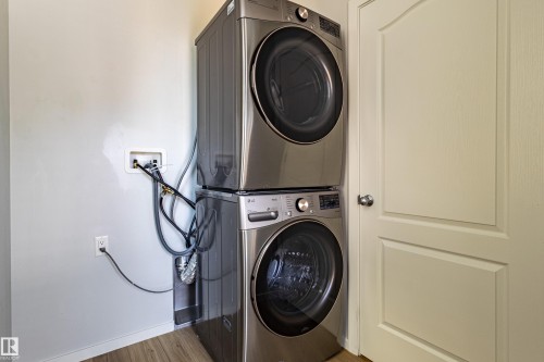 210 Desrochers Boulevard, Edmonton, AB - Indoor Photo Showing Laundry Room