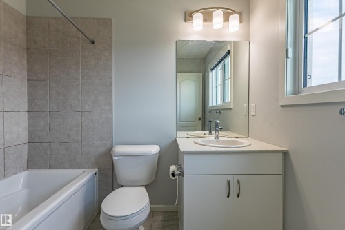 210 Desrochers Boulevard, Edmonton, AB - Indoor Photo Showing Bathroom
