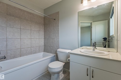 210 Desrochers Boulevard, Edmonton, AB - Indoor Photo Showing Bathroom