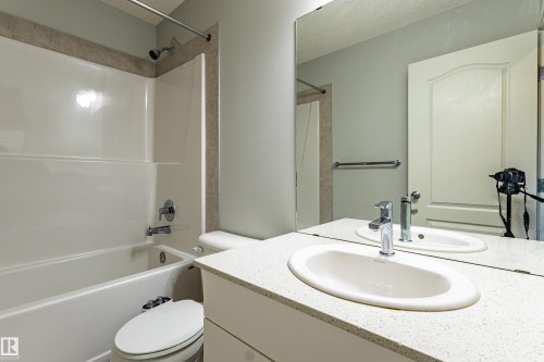 210 Desrochers Boulevard, Edmonton, AB - Indoor Photo Showing Bathroom