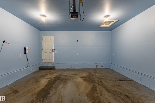 210 Desrochers Boulevard, Edmonton, AB - Indoor Photo Showing Other Room