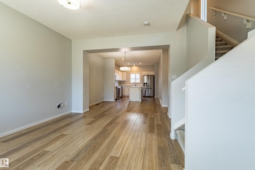 210 Desrochers Boulevard, Edmonton, AB - Indoor Photo Showing Other Room