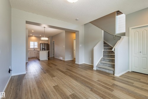210 Desrochers Boulevard, Edmonton, AB - Indoor Photo Showing Other Room
