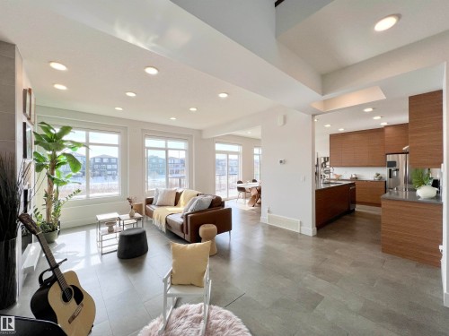 6055 King Landing Landing, Edmonton, AB - Indoor Photo Showing Living Room
