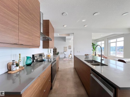 6055 King Landing Landing, Edmonton, AB - Indoor Photo Showing Kitchen With Double Sink With Upgraded Kitchen