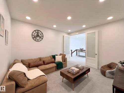 6055 King Landing Landing, Edmonton, AB - Indoor Photo Showing Living Room