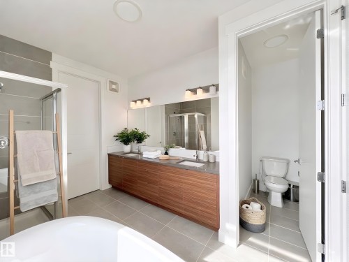 6055 King Landing Landing, Edmonton, AB - Indoor Photo Showing Bathroom