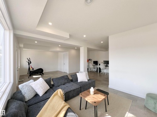 6055 King Landing Landing, Edmonton, AB - Indoor Photo Showing Living Room
