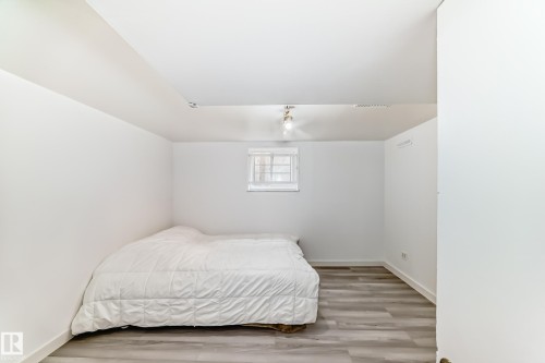9221 110 Avenue, Edmonton, AB - Indoor Photo Showing Bedroom